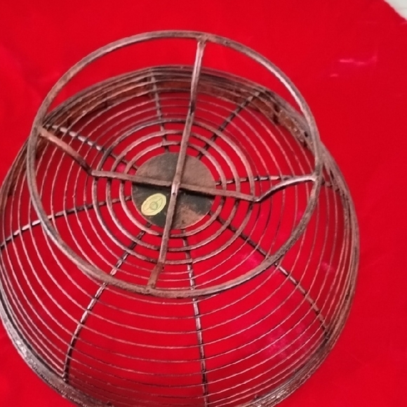 D- New Elegant Brown Wire Basket - Picture 5 of 8